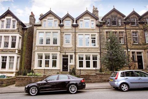 2 bedroom flat to rent, Harlow Moor Drive, Harrogate, North Yorkshire, HG2