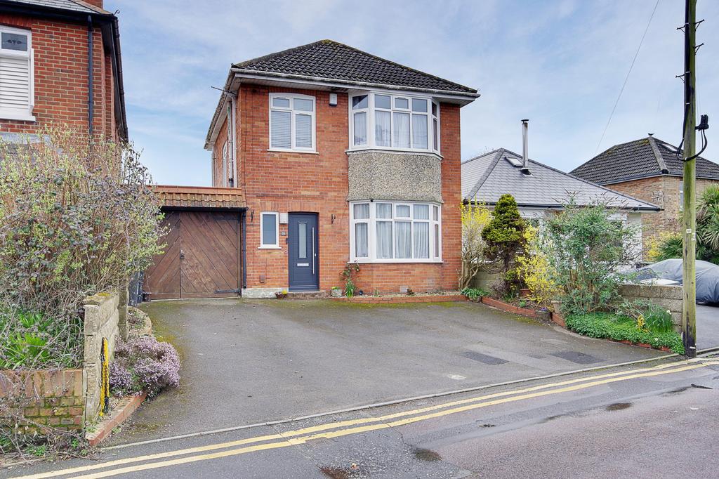 Forest View Road, Bournemouth, BH9 3 bed detached house £450,000