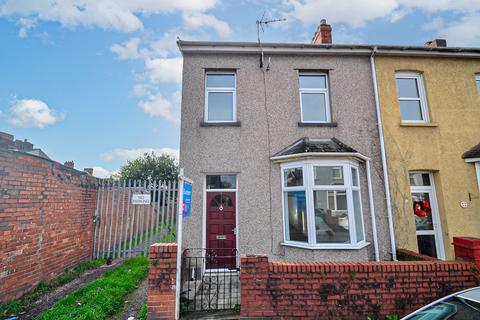 3 bedroom end of terrace house for sale - Orchard Street, Newport