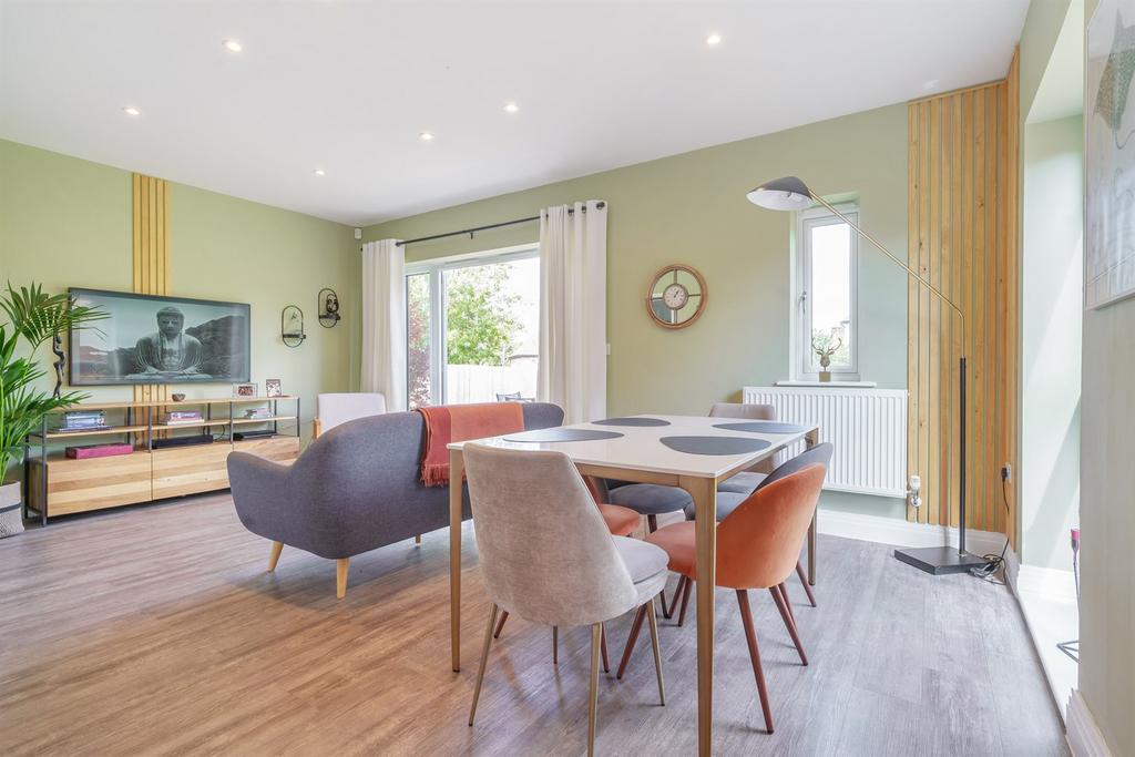 TV/Dining area