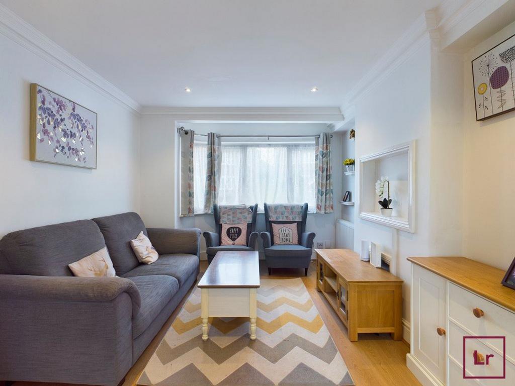 Collins Drive, Ruislip, HA4 4 bed property £2,600 pcm (£600 pw)