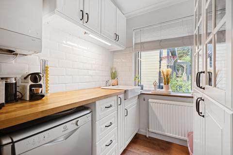 56 Barr Road, Gravesend, DA12 4DZ