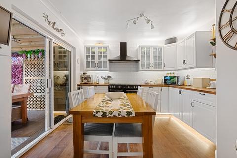 56 Barr Road, Gravesend, DA12 4DZ