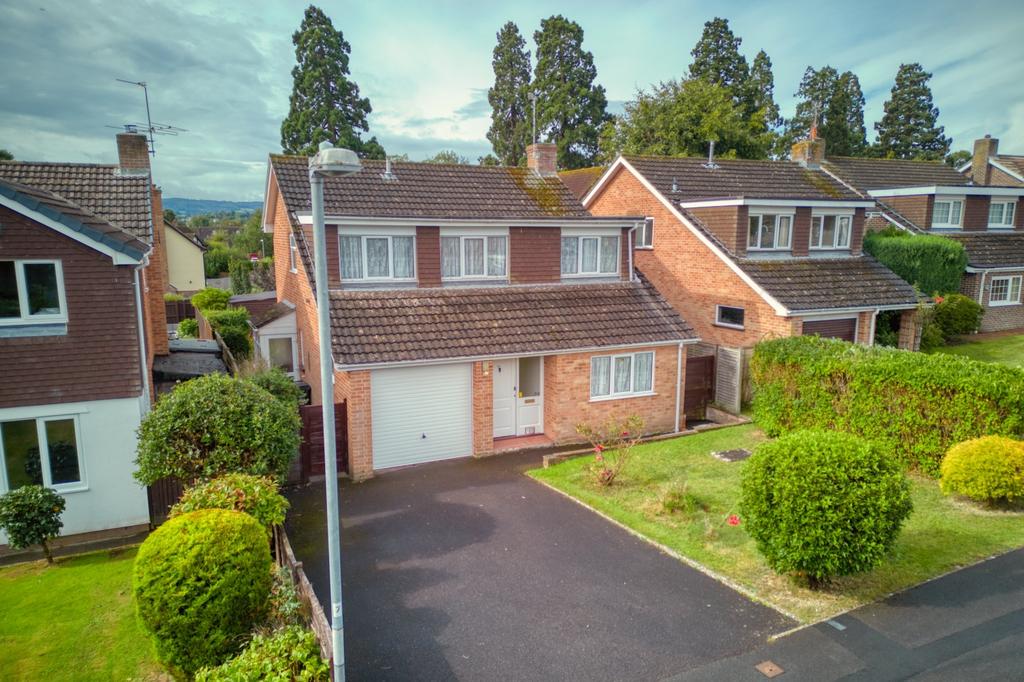 24 Haines Park, Taunton 4 bed detached house £425,000