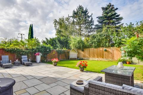 10 Broadfield, High Roding, Dunmow, CM6 1NY