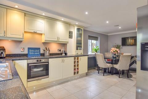 10 Broadfield, High Roding, Dunmow, CM6 1NY