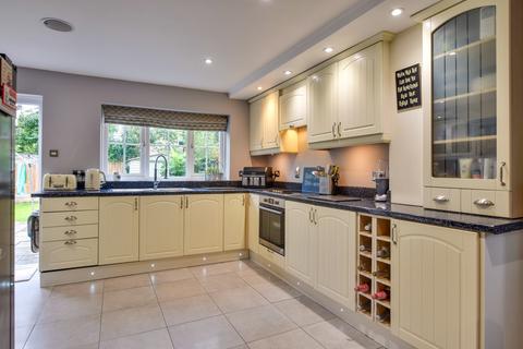 10 Broadfield, High Roding, Dunmow, CM6 1NY