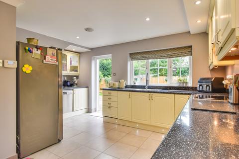 10 Broadfield, High Roding, Dunmow, CM6 1NY