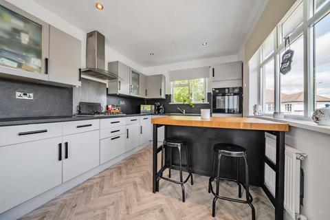 1a Aboyne Drive, London, SW20 0AN