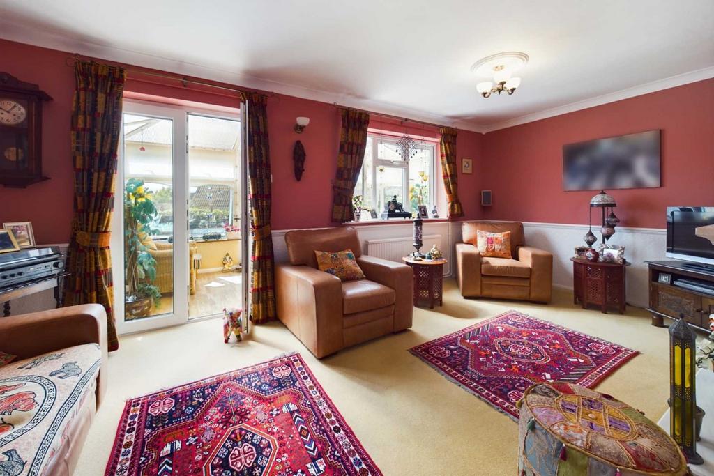 White Hill, Chaulden 3 bed house for sale £469,995