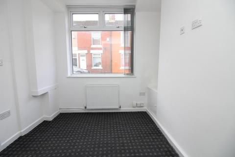 3 bedroom end of terrace house to rent, Peaton Street, North Ormesby