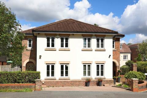 3 bedroom semi-detached house for sale, North Drive, Beaconsfield, HP9