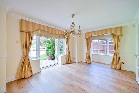 2 Devey Close, Kingston Upon Thames, KT2 7DZ