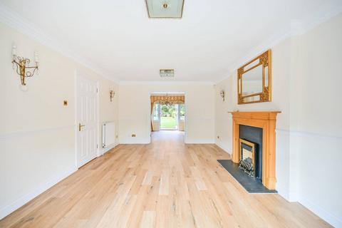 2 Devey Close, Kingston Upon Thames, KT2 7DZ