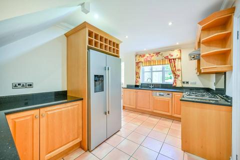 2 Devey Close, Kingston Upon Thames, KT2 7DZ