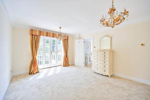2 Devey Close, Kingston Upon Thames, KT2 7DZ