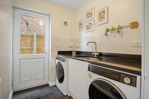 7 Edwin Close, Cawston, Rugby, CV22 7FA