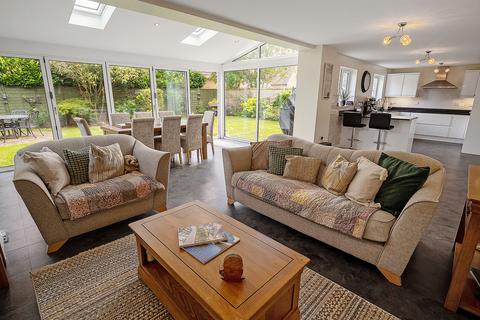 7 Edwin Close, Cawston, Rugby, CV22 7FA