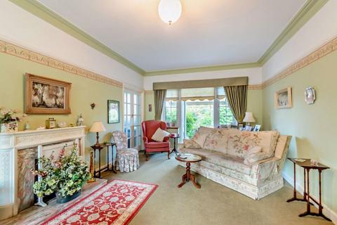 11a Ridgeway, Epsom, KT19 8LD