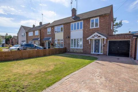 3 bedroom semi-detached house for sale, Queenswood Avenue, Brentwood CM13