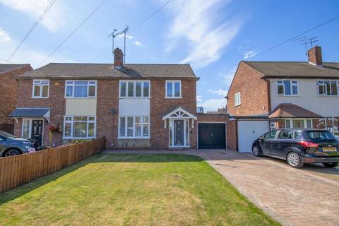 3 bedroom semi-detached house for sale, Queenswood Avenue, Brentwood CM13