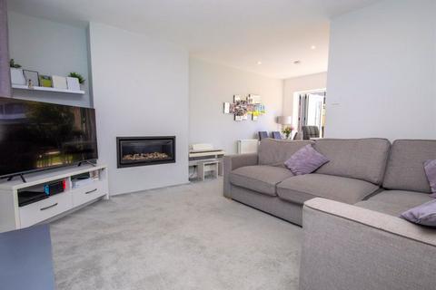 18 Queenswood Avenue, Hutton, Brentwood, CM13 1HU