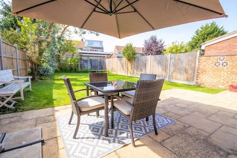 18 Queenswood Avenue, Hutton, Brentwood, CM13 1HU