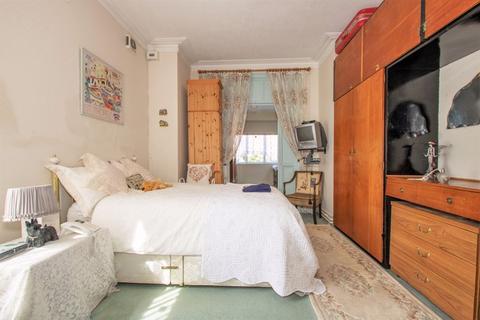 2 bedroom apartment for sale, Burlington Road, Thornton Heath