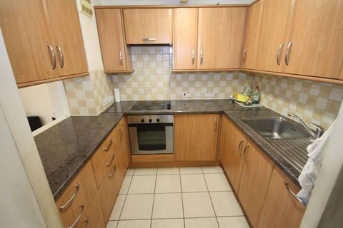 2 bedroom flat for sale, Eskdale Avenue, Northolt