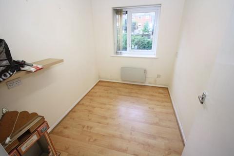 2 bedroom flat for sale, Eskdale Avenue, Northolt