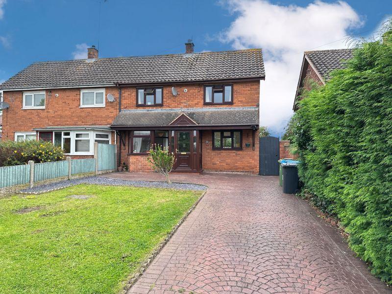 WOMBOURNE, Moises Hall Road 2 bed semidetached house £250,000