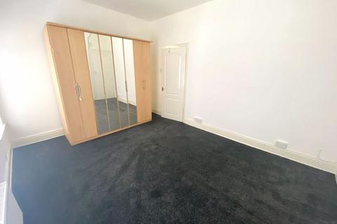 2 bedroom terraced house to rent, Peacock Avenue, Salford