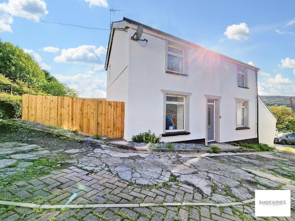 Pontsticill, Merthyr Tydfil, CF48 2UF 3 bed detached house £280,000