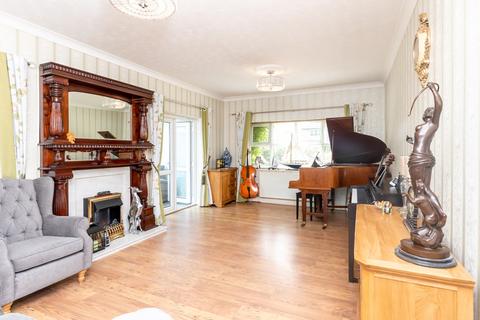 3 bedroom bungalow for sale - Smithy Brow, Croft, Warrington, WA3