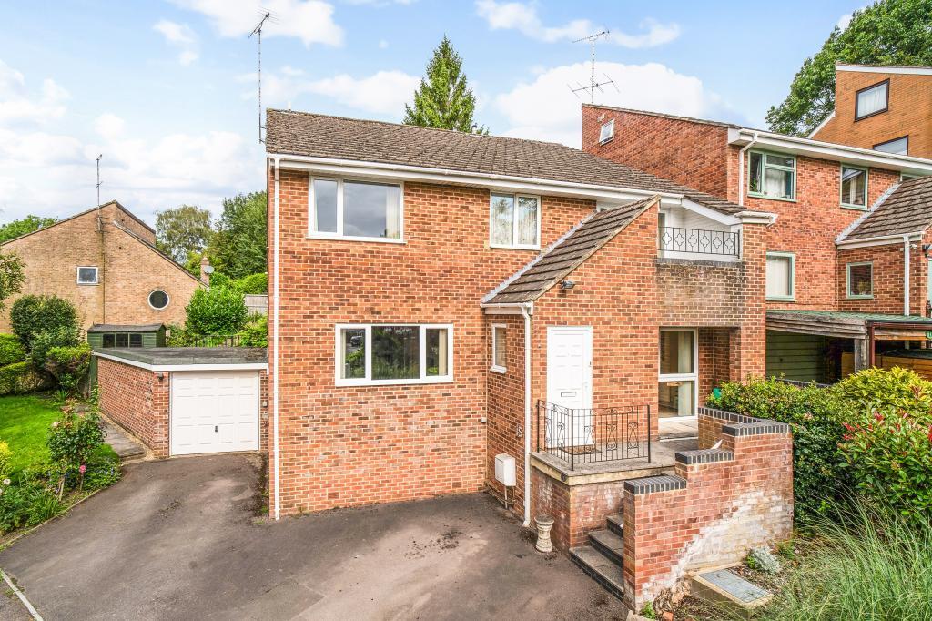 Hartlebury Way, Charlton Kings, Cheltenham 3 bed detached house for