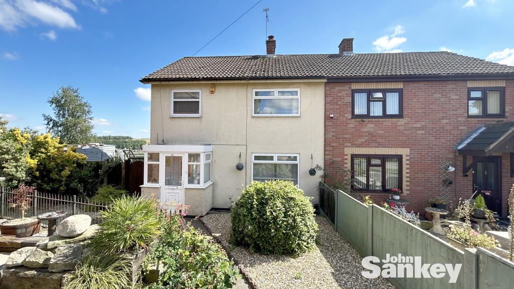 Fir Tree Close, Forest Town, Mansfield 3 bed semidetached house for