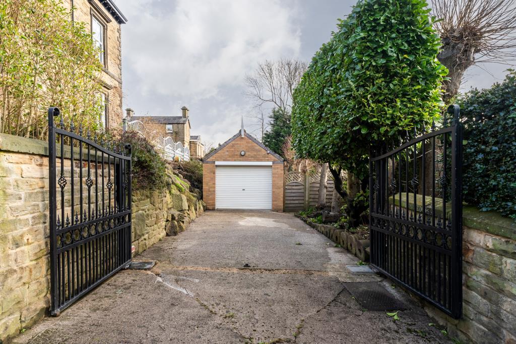 Detached Garage