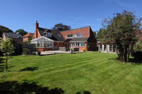 4 bedroom detached house for sale, Livery Road, Winterslow