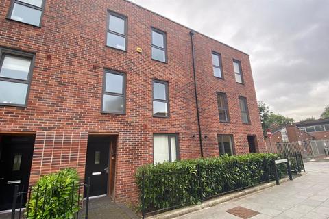 4 bedroom townhouse to rent - Liversage Square, Derby DE1