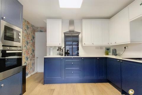 8 Chestnut Walk, Wakefield, WF2 0TX