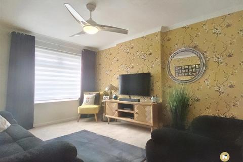 8 Chestnut Walk, Wakefield, WF2 0TX