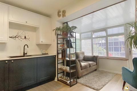 8 Chestnut Walk, Wakefield, WF2 0TX