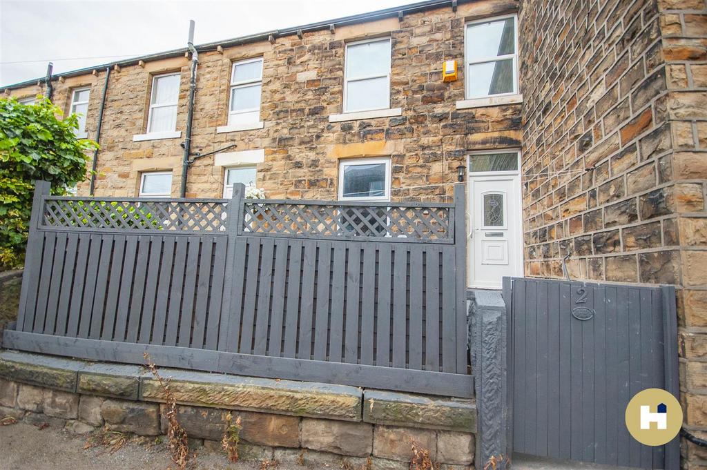 Green Close, Batley WF17 2 bed terraced house £675 pcm (£156 pw)
