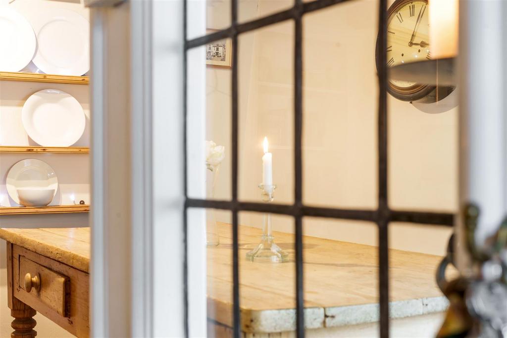 Sitting/Dining Room