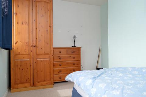 17 Bottomfield Close, Oldham, OL1 4AT