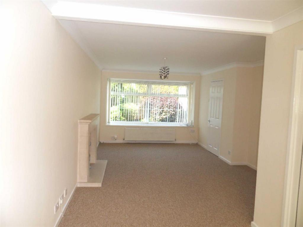 Kirklees Close, Farsley, Pudsey 3 bed detached house £1,100 pcm (£254 pw)