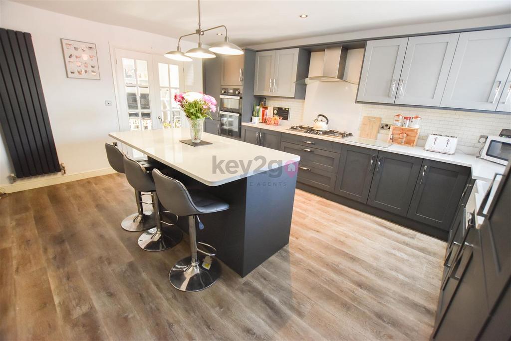 Erskine Crescent, Sheffield, S2 3 bed end of terrace house for sale £