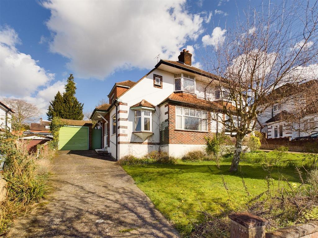 Farm Fields, Sanderstead 3 bed semidetached house £550,000