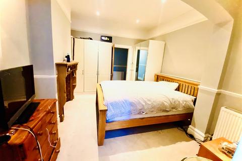 2 bedroom flat for sale, Melfort Road, Thornton Heath