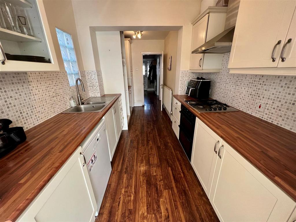 CA14 Kitchen2.jpg